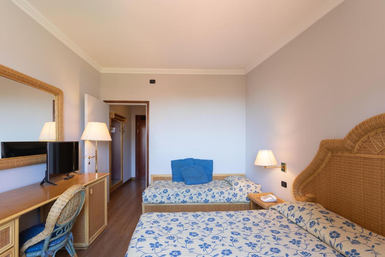 Hotel Dei Tigli Angera Buitenkant foto