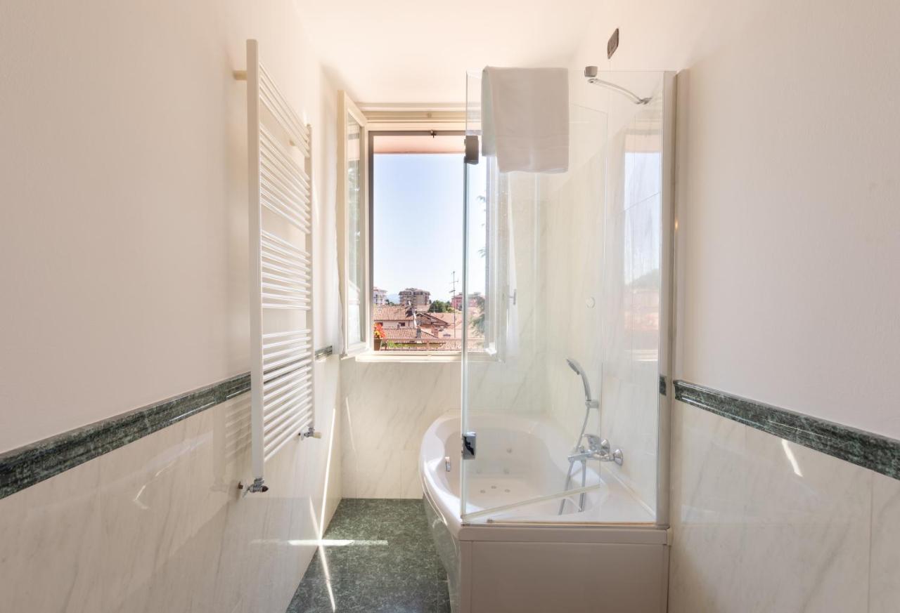 Hotel Dei Tigli Angera Buitenkant foto
