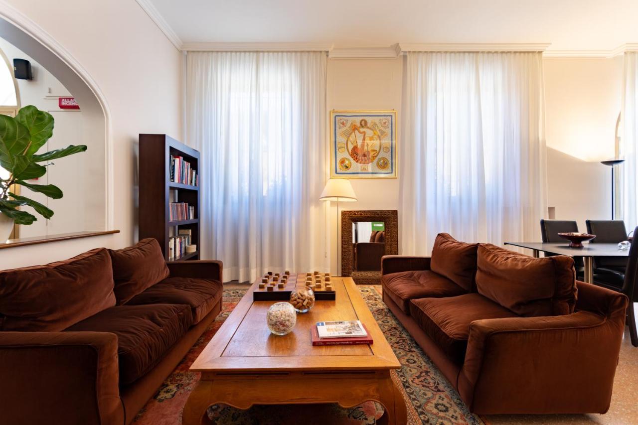 Hotel Dei Tigli Angera Buitenkant foto